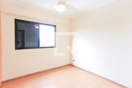 Apartamento para alugar com 68m², 3 quartos e sem vagaQuarto