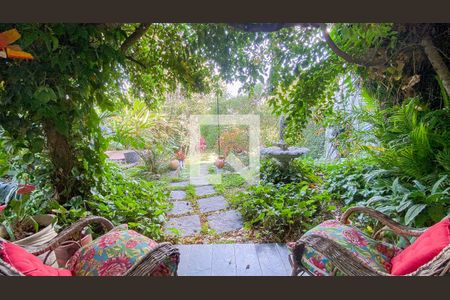 Casa à venda com 400m², 3 quartos e 6 vagasVaranda Jardim