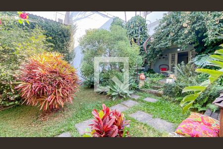 Casa à venda com 400m², 3 quartos e 6 vagasJardim - Quintal