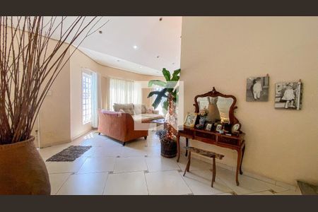 Casa à venda com 400m², 3 quartos e 6 vagasSala