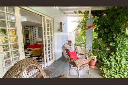 Casa à venda com 400m², 3 quartos e 6 vagasVaranda Jardim