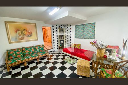 Casa à venda com 400m², 3 quartos e 6 vagasQuarto do Jardim