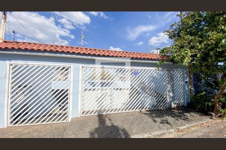 Casa à venda com 400m², 3 quartos e 6 vagasFachada