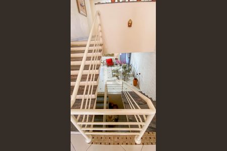 Casa à venda com 400m², 3 quartos e 6 vagasEscada