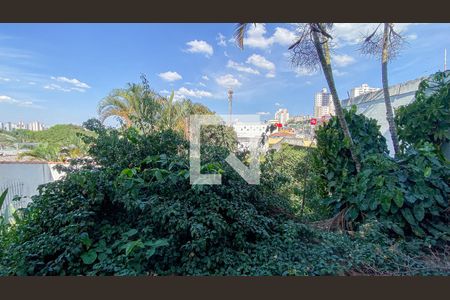 Casa à venda com 400m², 3 quartos e 6 vagasVista Área de Serviço