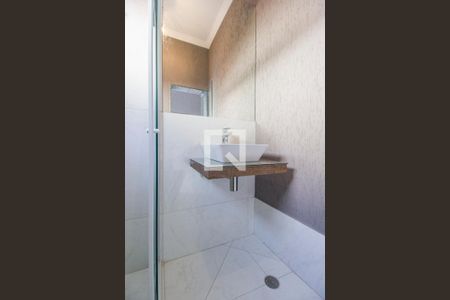 Casa de condomínio à venda com 303m², 3 quartos e 4 vagasBanheiro de serviço