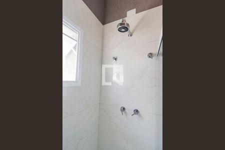 Casa de condomínio à venda com 303m², 3 quartos e 4 vagasBanheiro da Suíte 1