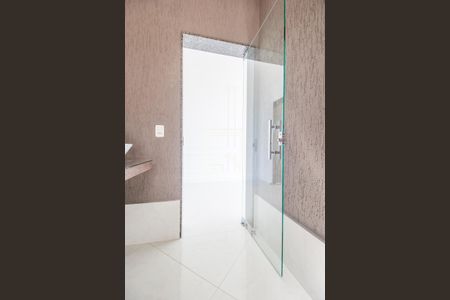 Casa de condomínio à venda com 303m², 3 quartos e 4 vagasBanheiro da Suíte 1