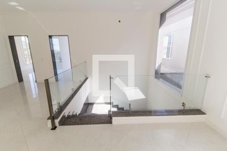 Casa de condomínio à venda com 303m², 3 quartos e 4 vagasEntrada