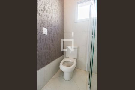 Casa de condomínio à venda com 303m², 3 quartos e 4 vagasBanheiro de serviço