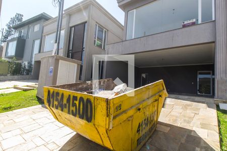 Casa de condomínio à venda com 303m², 3 quartos e 4 vagasVista da Rua