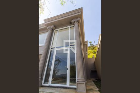 Casa de condomínio à venda com 303m², 3 quartos e 4 vagasVista da Rua