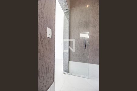 Casa de condomínio à venda com 303m², 3 quartos e 4 vagasBanheiro da Suíte 2