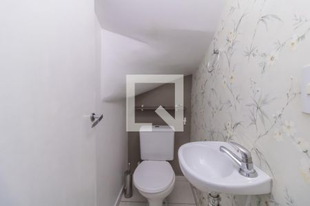 Lavabo de casa de condomínio para alugar com 2 quartos, 65m² em Vila Pierina, São Paulo