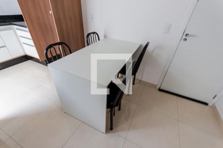 Mesa  de apartamento para alugar com 2 quartos, 55m² em Parque Oratório, Santo André
