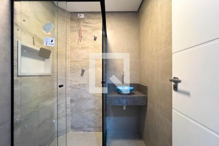Banheiro de kitnet/studio para alugar com 1 quarto, 30m² em Vila Monumento, São Paulo