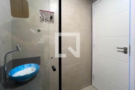 Banheiro de kitnet/studio para alugar com 1 quarto, 30m² em Vila Monumento, São Paulo