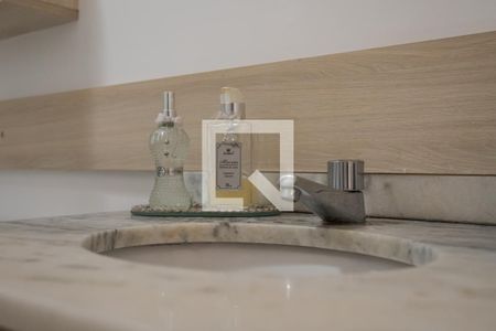 Apartamento à venda com 74m², 3 quartos e 1 vaga Apartamento à venda com 74m², 3 quartos e 1 vagaBanheiro Social