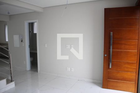 Sala de casa à venda com 3 quartos, 129m² em Camilo Alves, Contagem