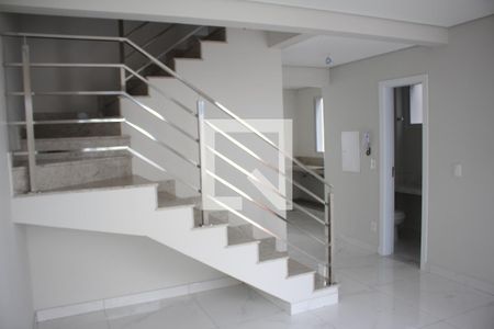 Casa à venda com 3 quartos, 129m² em Camilo Alves, Contagem