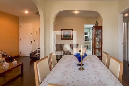 Apartamento à venda com 200m², 3 quartos e 2 vagasSala