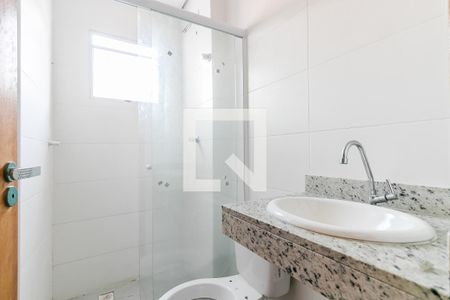 Banheiro de apartamento para alugar com 1 quarto, 49m² em Penha de França, São Paulo