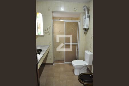 Casa de condomínio à venda com 250m², 4 quartos e 3 vagasBanheiro 3