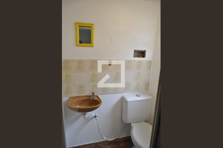 Casa de condomínio à venda com 250m², 4 quartos e 3 vagasBanheiro de Serviço