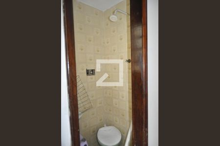 Casa de condomínio à venda com 250m², 4 quartos e 3 vagasBanheiro de Serviço 2