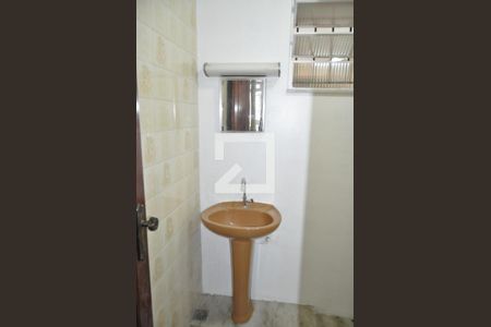 Casa de condomínio à venda com 250m², 4 quartos e 3 vagasBanheiro 1