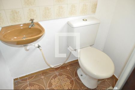 Casa de condomínio à venda com 250m², 4 quartos e 3 vagasBanheiro de Serviço