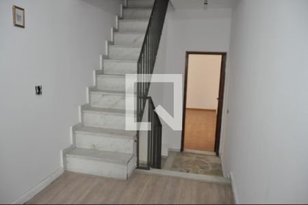 Casa de condomínio à venda com 250m², 4 quartos e 3 vagasCorredor