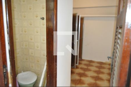 Casa de condomínio à venda com 250m², 4 quartos e 3 vagasBanheiro de Serviço 2