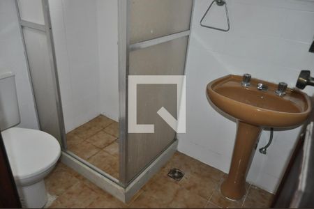 Casa de condomínio à venda com 250m², 4 quartos e 3 vagasBanheiro 2