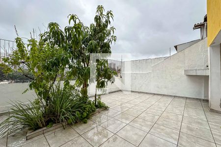 Casa à venda com 167m², 3 quartos e 2 vagas Casa à venda com 167m², 3 quartos e 2 vagasTerraço