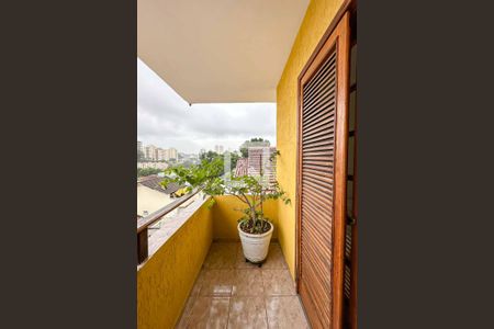 Casa à venda com 167m², 3 quartos e 2 vagas Casa à venda com 167m², 3 quartos e 2 vagasQuarto 1 varanda