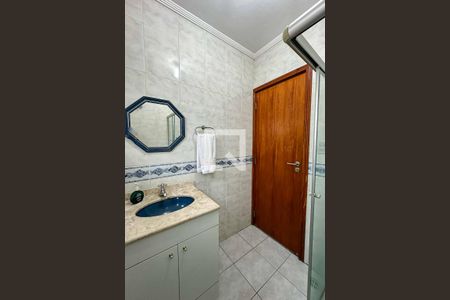 Casa à venda com 167m², 3 quartos e 2 vagas Casa à venda com 167m², 3 quartos e 2 vagasBanheiro