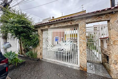 Casa à venda com 167m², 3 quartos e 2 vagas Casa à venda com 167m², 3 quartos e 2 vagasFachada