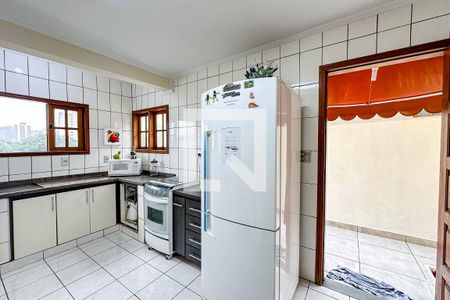 Casa à venda com 167m², 3 quartos e 2 vagas Casa à venda com 167m², 3 quartos e 2 vagasCozinha