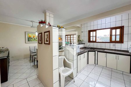 Casa à venda com 167m², 3 quartos e 2 vagas Casa à venda com 167m², 3 quartos e 2 vagasCozinha