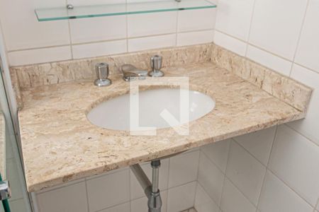 Apartamento à venda com 57m², 2 quartos e 1 vaga Apartamento à venda com 57m², 2 quartos e 1 vagaBanheiro da Suíte 2