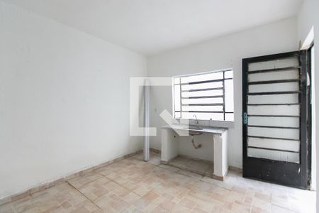 Cozinha de apartamento para alugar com 1 quarto, 28m² em Vila Jacuí, São Paulo
