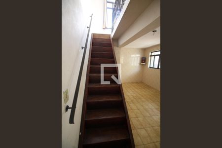 Escada de casa à venda com 2 quartos, 210m² em Vila Prado, São Paulo