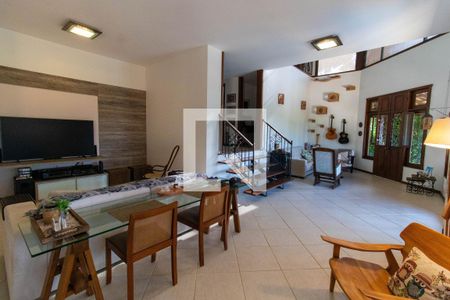 Sala de casa de condomínio à venda com 5 quartos, 350m² em Vila Progresso, Niterói