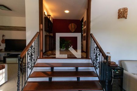 Escada de casa de condomínio à venda com 5 quartos, 350m² em Vila Progresso, Niterói
