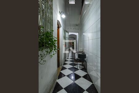 Casa à venda com 180m², 4 quartos e 2 vagas Casa à venda com 180m², 4 quartos e 2 vagasCorredor