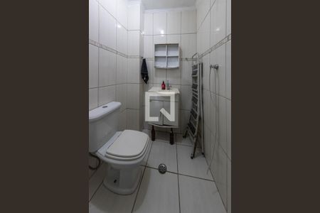 Casa à venda com 180m², 4 quartos e 2 vagas Casa à venda com 180m², 4 quartos e 2 vagasBanheiro