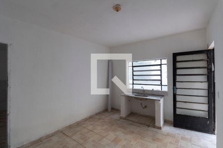 Cozinha de casa para alugar com 1 quarto, 28m² em Vila Jacuí, São Paulo