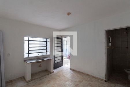 Cozinha de casa para alugar com 1 quarto, 28m² em Vila Jacuí, São Paulo