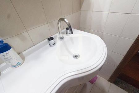 Casa à venda com 180m², 2 quartos e 2 vagasBanheiro